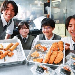 平塚中等教育学校の生徒考案の新商品 まもなく「鳥仲商店」店頭に＠平塚市
