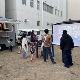 ＜突撃レポ＞あ、幕が開いてる！茅ケ崎駅南口パチンコ店跡地でやっている謎！？のイベント「空き地マルシェ」に行ってみた